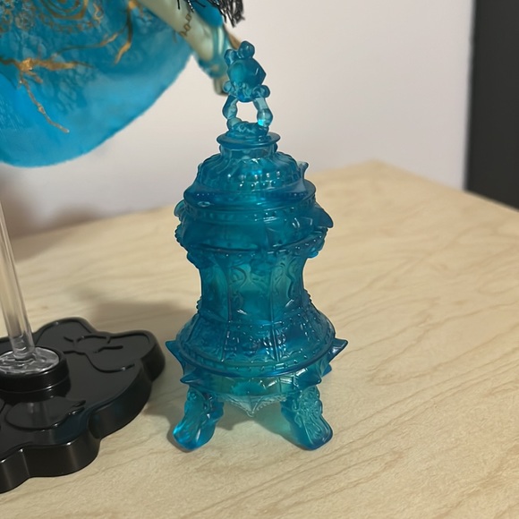 Monster High 13 Wishes Haunt The Casbah - Frankie Stein Doll with stand - Picture 3 of 6